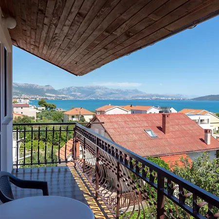 Apartamento 2 Minutes From The Beach! Sunshine Kaštela