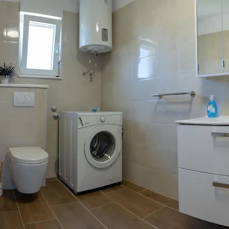 2 Minutes From The Beach! Sunshine Apartamento *