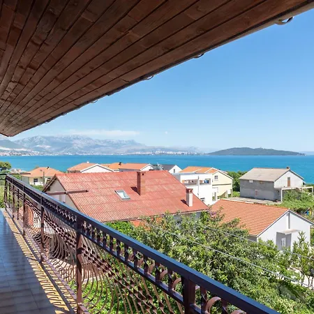 Apartamento 2 Minutes From The Beach! Sunshine Kaštela