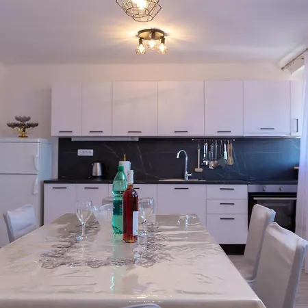 2 Minutes From The Beach! Sunshine Apartamento *