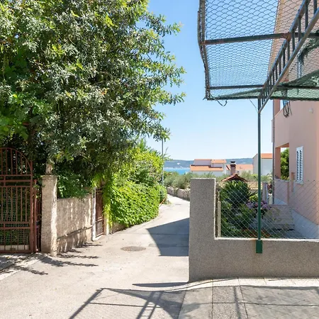 2 Minutes From The Beach! Sunshine * Kaštela